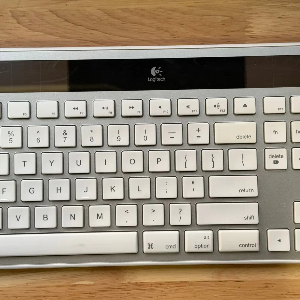 Logitech K750 Mac Edition Wireless Solar Keyboard With Unifying Receiver Dongle